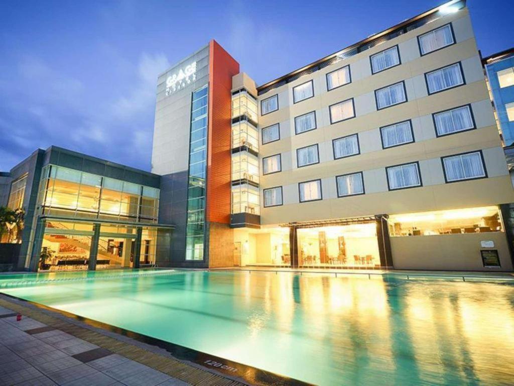 Grage Hotel Cirebon Exterior photo