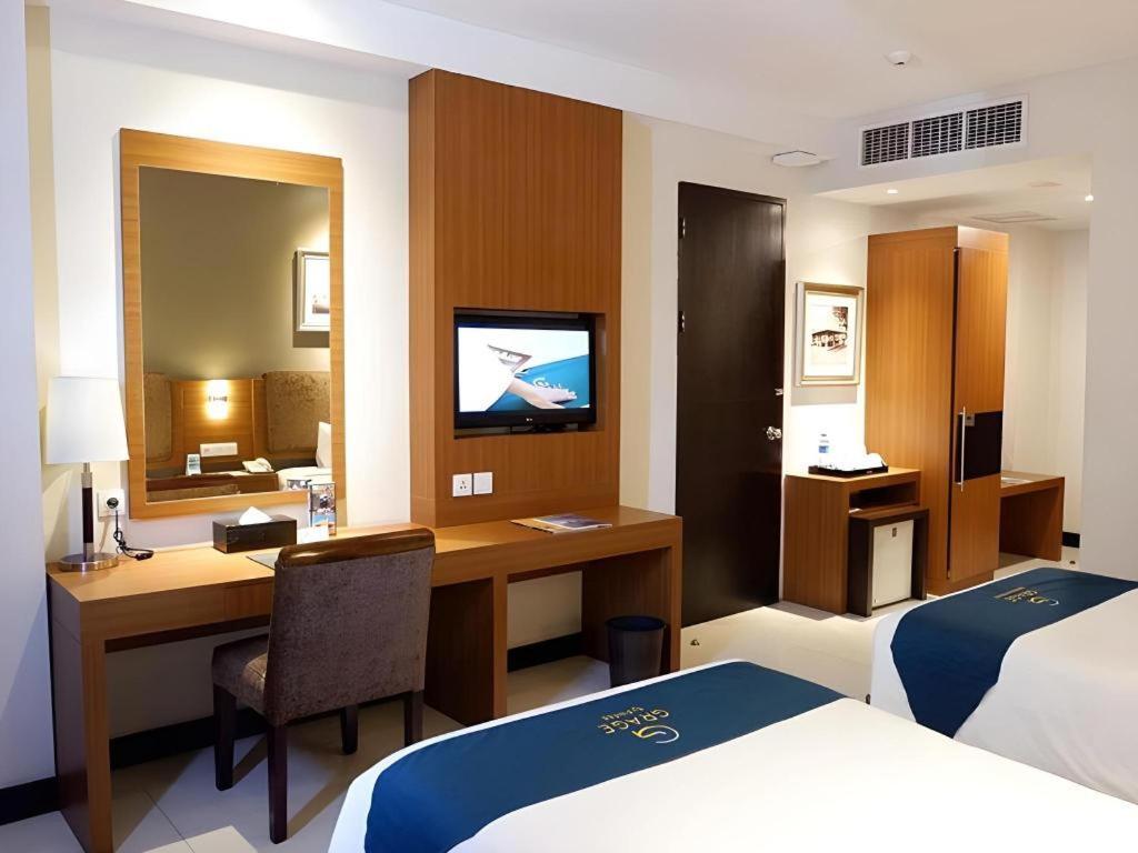 Grage Hotel Cirebon Exterior photo