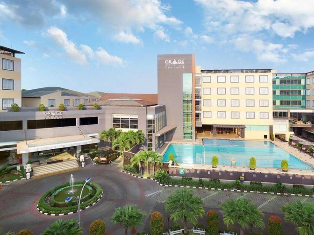 Grage Hotel Cirebon Exterior photo